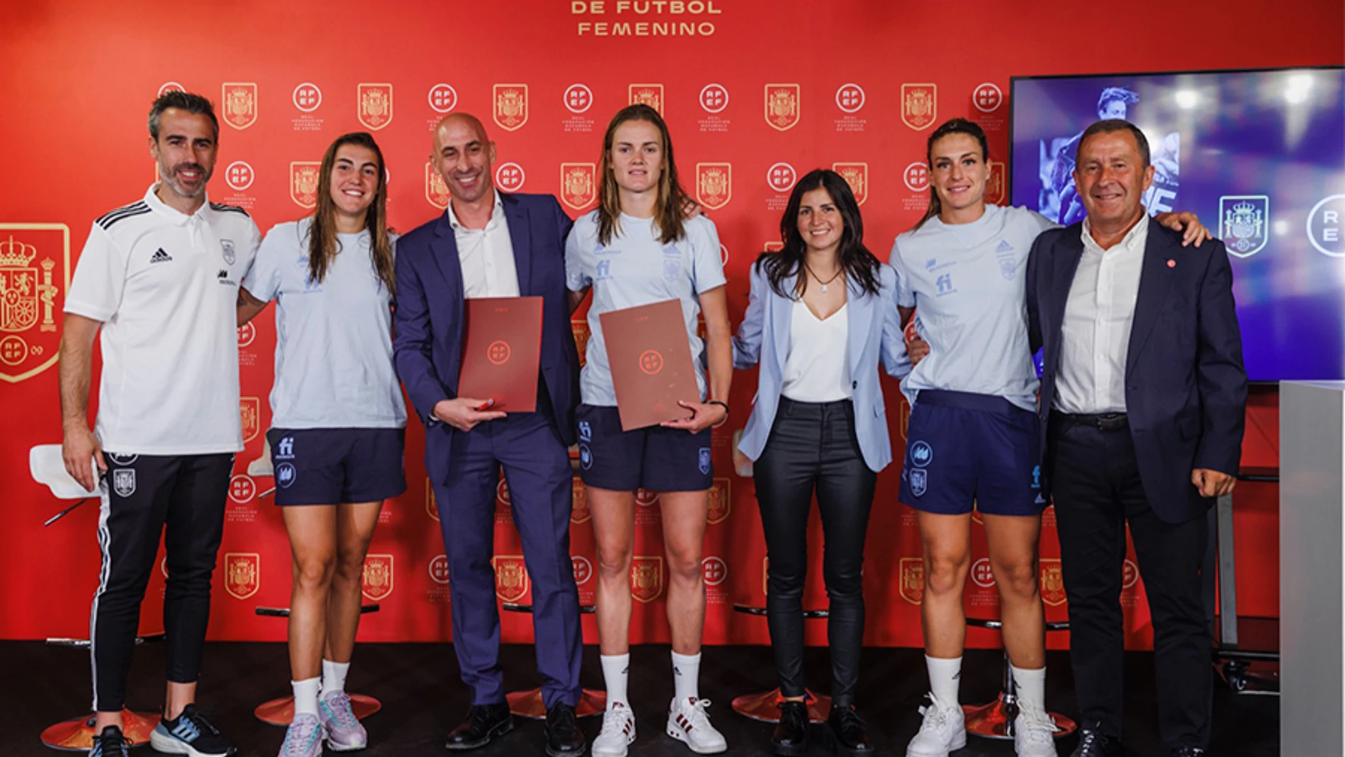 Luis Rubiales firmó junto a las capitanas de la Selección española femenina el acuerdo de primas y derechos de imagen para los próximos años