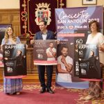 El alcalde Mario Simón, la presidenta de la Diputación Ángeles Armisén y la concejala Laura Lombraña, presentan los conciertos