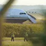 El avión que debía trasladar a los solicitantes de asilo a Ruanda