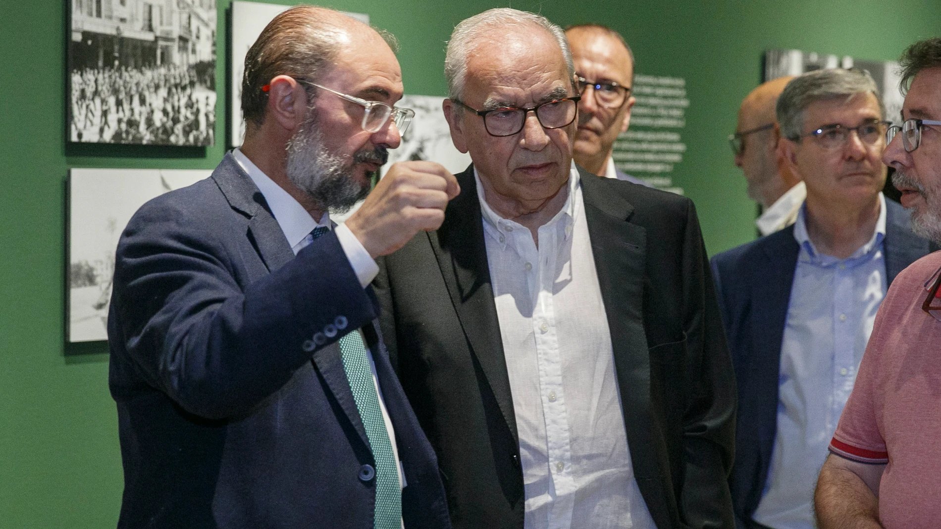 Alfonso Guerra, hace unos días en Zaragoza en una exposición sobre Manuel Azaña