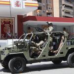 Un Neton del Mando de Operaciones Especiales durante el desfile del Día de las Fuerzas Armadas en Huesca