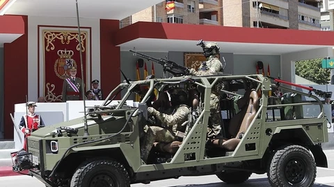 Un Neton del Mando de Operaciones Especiales durante el desfile del Día de las Fuerzas Armadas en Huesca