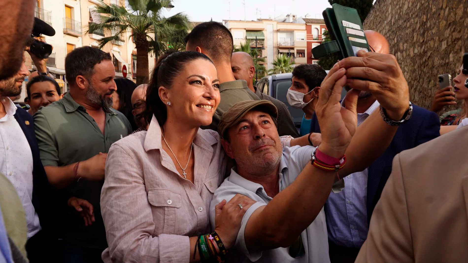 La candidata de VOX a la Junta de Andalucía, Macarena Olona, a su llegada al acto electoral celebrado el miércoles en la localidad cordobesa de Lucena