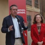La ministra de Economía, Nadia Calviño, y el candidato a la presidencia de la Junta y secretario general del PSOE de Andalucía, Juan Espadas