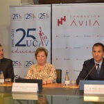 Óscar Hernáez Ortega, director de Banca Institucional CaixaBank; María Dolores Ruiz Ayucar, presidenta de Fundación Ávila; y Ricardo Reier, director Escuela de Negocios Universidad Católica de Ávila, durante la jornada