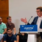 El presidente del PP, Alberto Núñez Feijóo, durante su intervención en el acto electoral que los populares celebran este jueves en Jaén