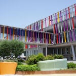 El nuevo Pediatric Cancer Center de Sant Joan de Déu cuenta con una superficie de 14 mil metros cuadrados y una galería cubierta que conecta con el hospital