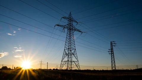 Torres de alta tensión y tendido eléctrico