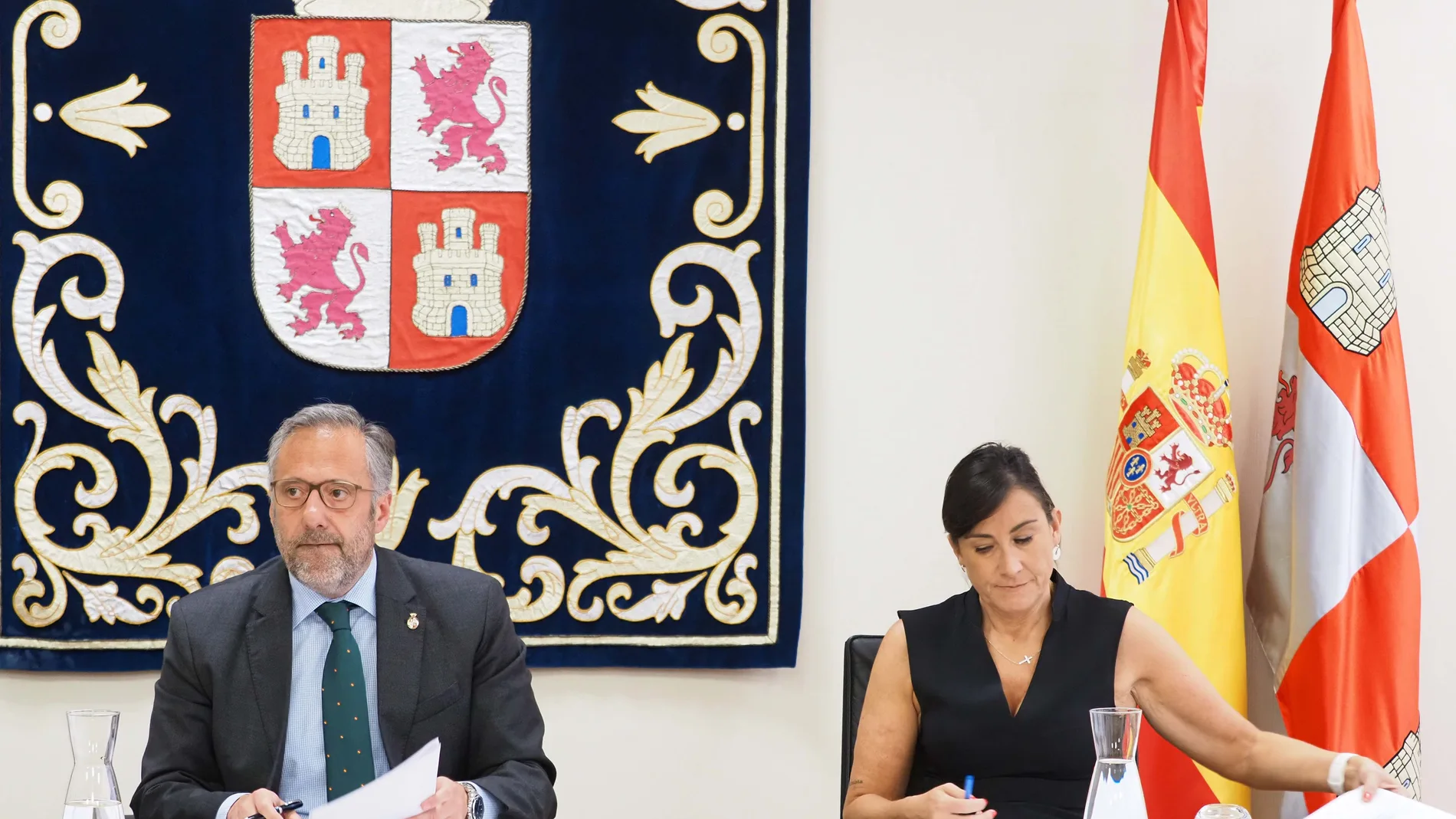 Reunión de la Mesa de las Cortes y de la Junta de Portavoces, presidida por Carlos Pollán