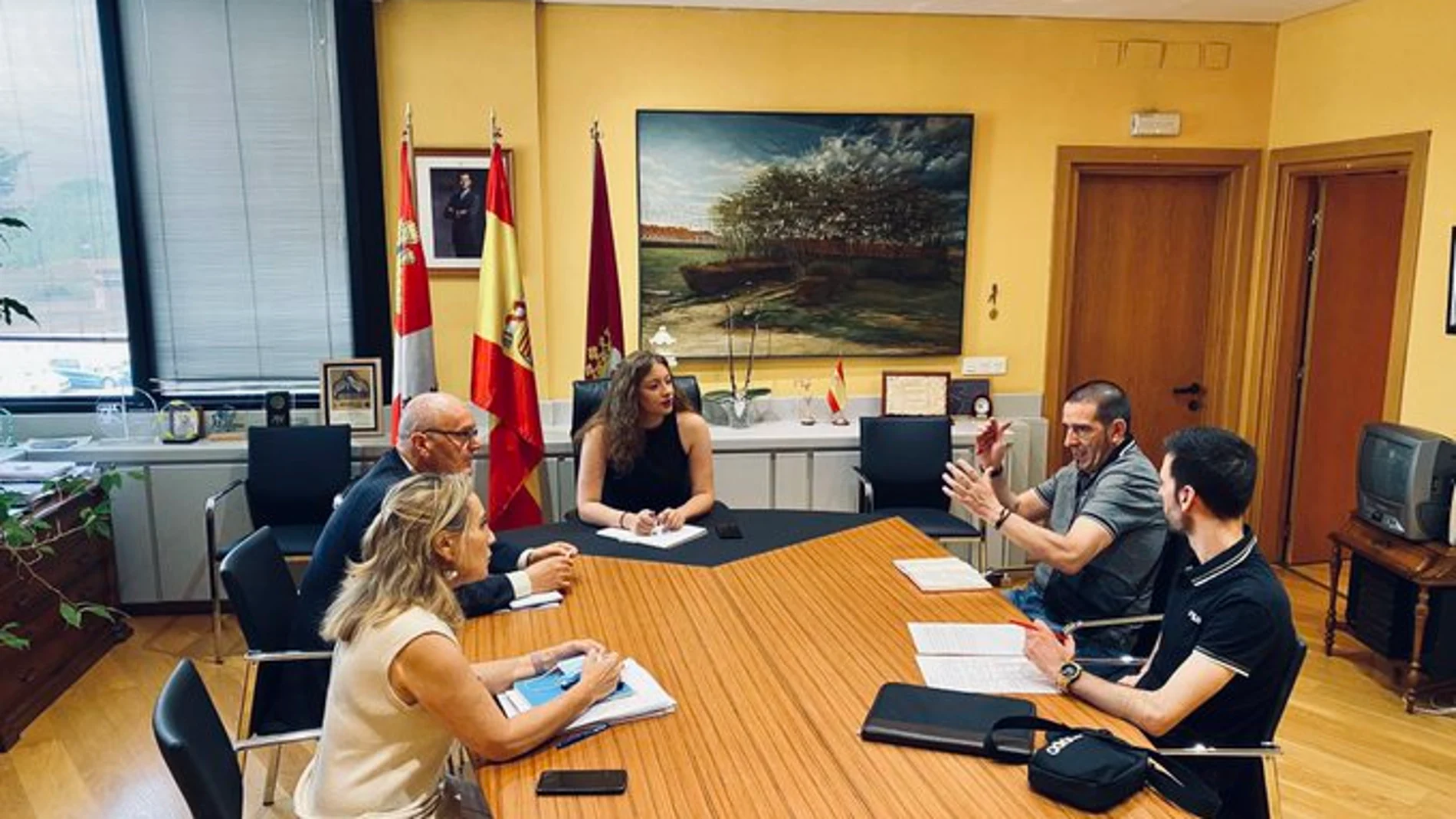 Ester Muñoz durante el encuentro con representantes del comité de empresa de Renfe