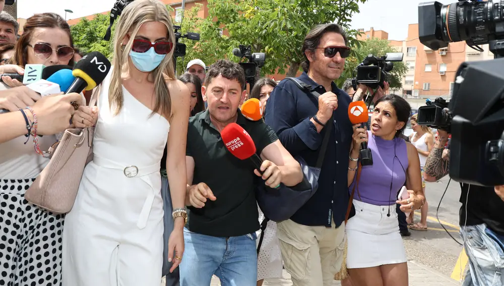 Arancha Palomino y Luis Lorenzo a la salida del juzgado tras considerar Fiscalía que no tienen que ingresar en prisión provisional, a 17 de junio de 2022, en Madrid (España).