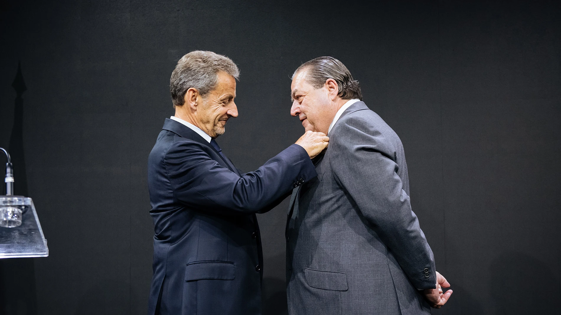 Nicolas Sarkozy impone a Vicente Boluda Fos en París la medalla de Caballero de la Legión de Honor, la más alta distinción otorgada por la República Francesa