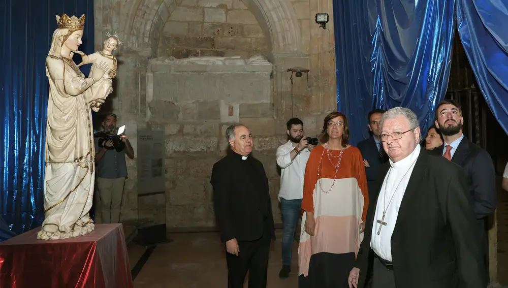 Inauguración de la exposición "Renacer"