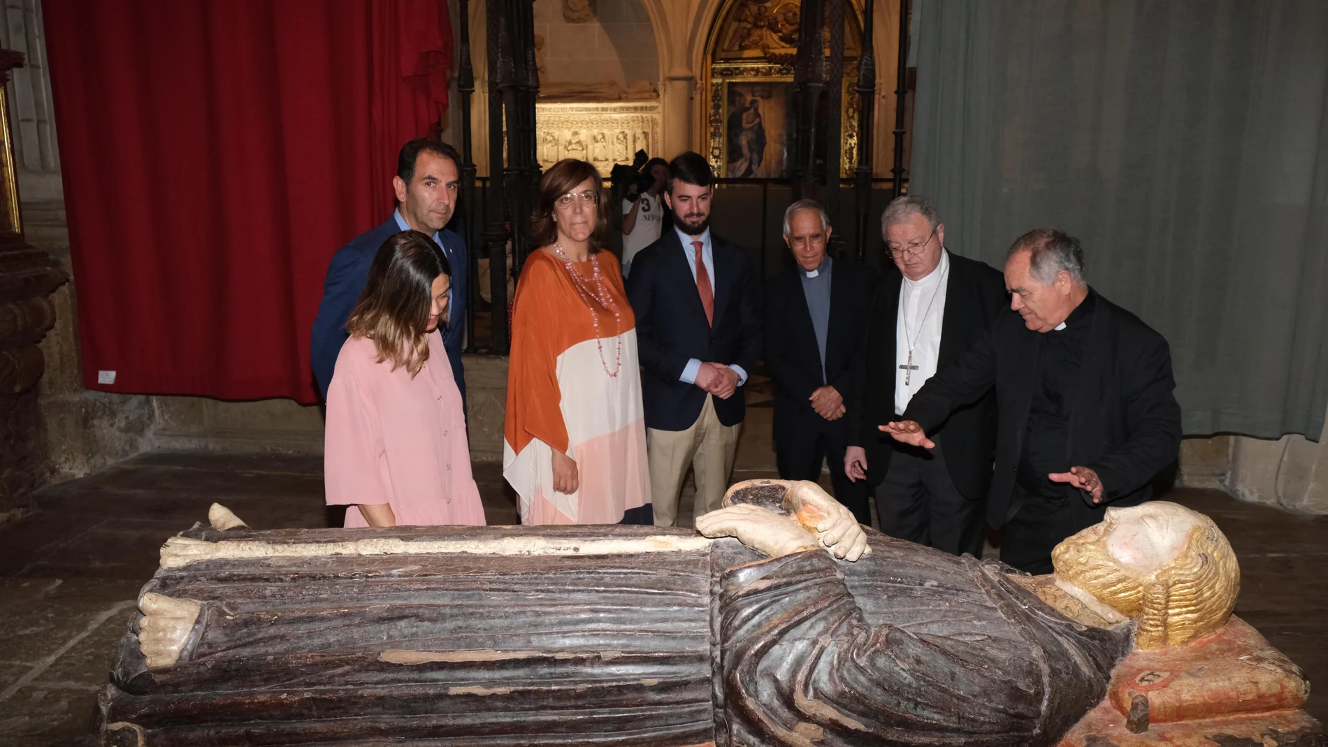 El vicepresidente Juan García-Gallardo, Ángeles Armisén, Mario Simón y Manuel Herrero, entre otros, inauguran la exposición "Renacer"