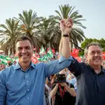  Susana Díaz entra en campaña en el último día pidiendo el voto para el PSOE