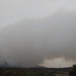 El incendio forestal declarado el pasado miércoles por la noche en la reserva de la Sierra de la Culebra, en la provincia de Zamora a causa de los rayos de una tormenta, ha carbonizado ya cerca de 20.000 hectáreas