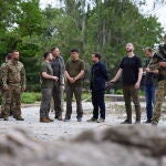 El presidente inspeccionó además el edifico de la administración regional de Mikoláiv, golpeado el pasado 29 de marzo por un misil ruso