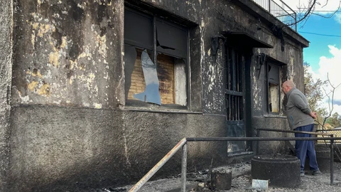 Vista general de los daños producidos por el incendio en Otero de Bodas (Zamora), en la sierra de la Culebra