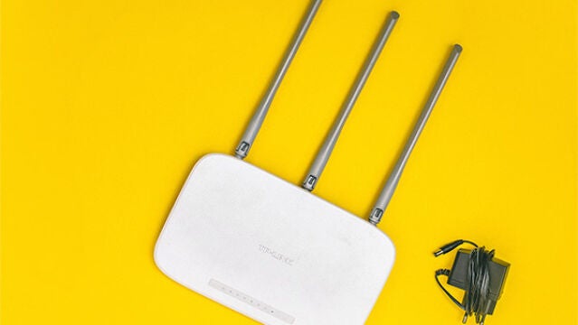 El protocolo de comunicación inalámbrica para la interoperabilidad de dispositivos adoptó el nombre de Wifi en 1999.