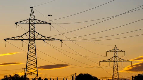 Torres de alta tensión y tendido eléctrico