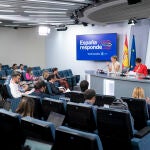 La vicepresidenta segunda y ministra de Trabajo y Economía Social, Yolanda Díaz; la ministra Portavoz, Isabel Rodríguez; y el ministro de Universidades, Joan Subirats, comparecen tras la reunión del Consejo de Ministros en Moncloa