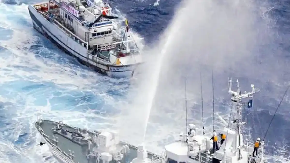 Barcos chinos armados penetran en aguas japonesas cerca de las islas disputadas Sensaku
