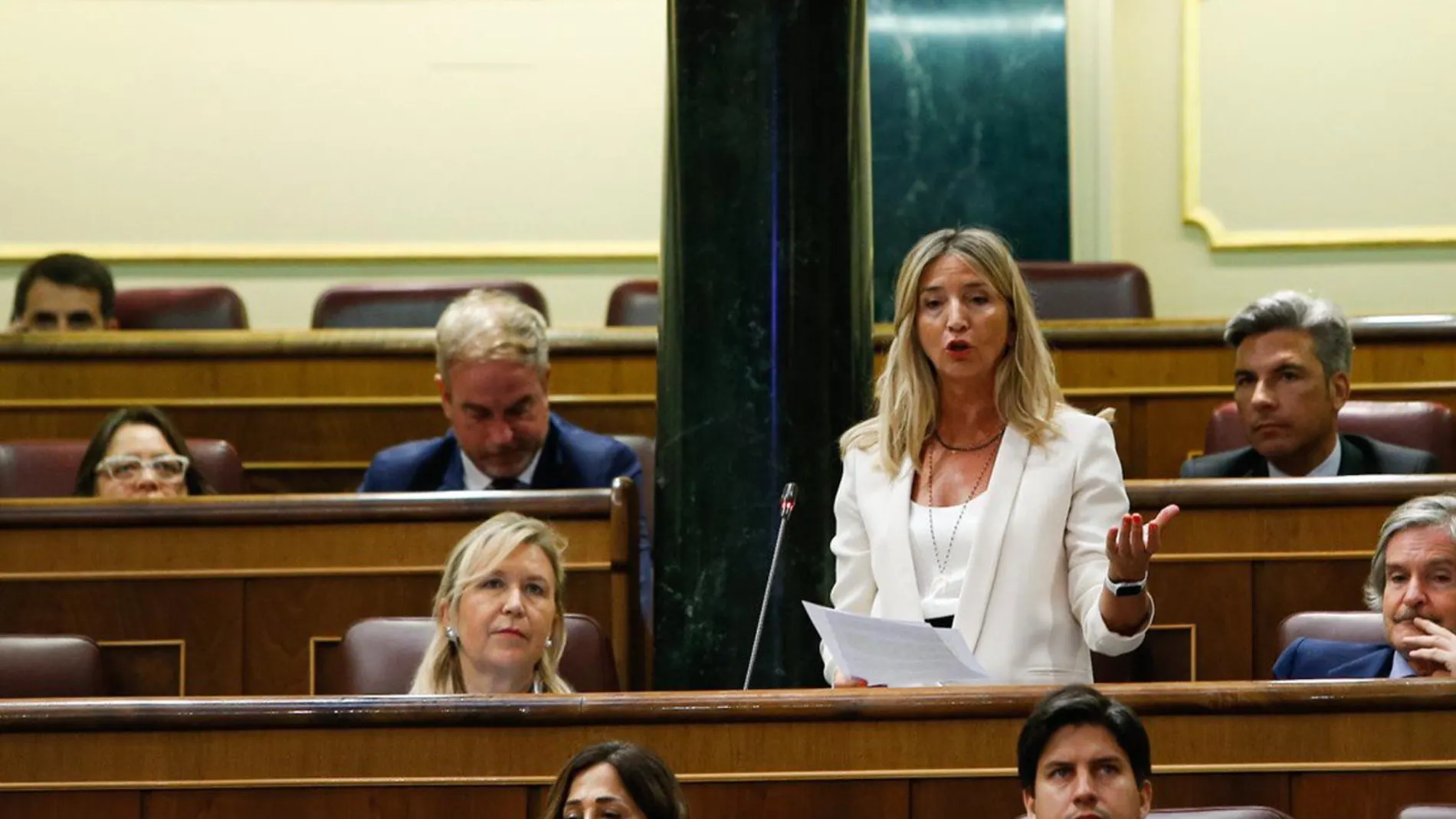 La portavoz de Servicios Sociales del Grupo Parlamentario Popular, Alicia García, durante la sesión de control al Gobierno