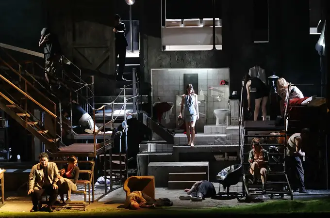 Scala de Milán: 10 minutos de ovación para el “Rigoletto” más “parásito”