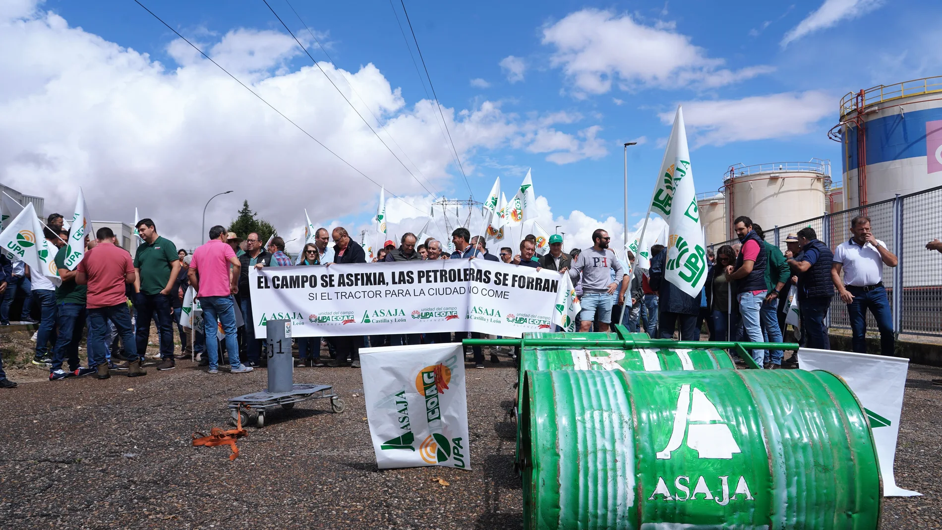 Asaja, y UPA-COAG vuelven a concentrarse este viernes en Valladolid