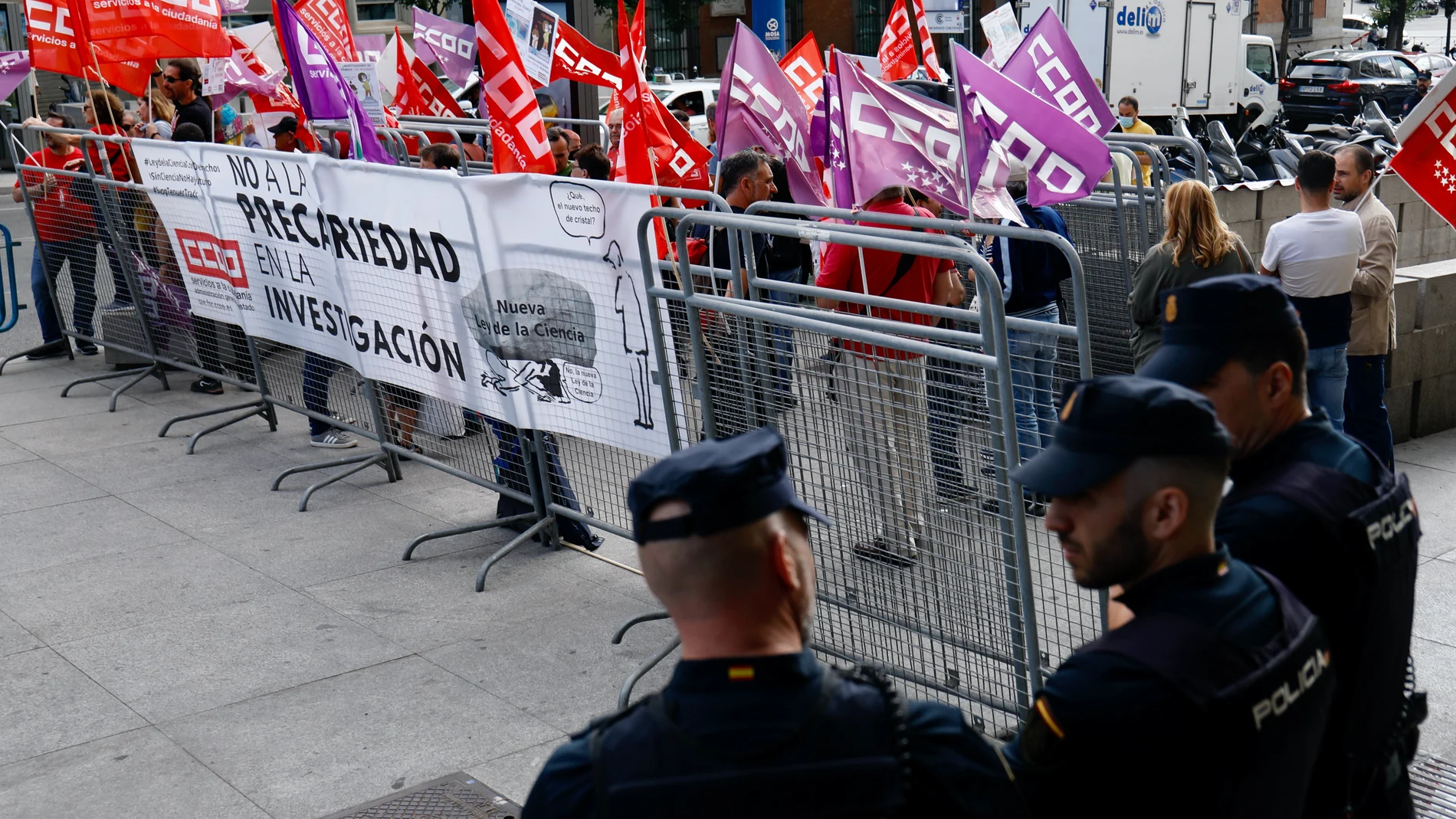 Concentración este jueves frente al Congreso de los Diputados para exigir una Ley de la Ciencia que garantice los derechos del personal de investigación