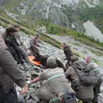 Un operativo especial de la Junta recupera los restos de un ejemplar de oso pardo en el entorno del pico Miro de Valdeprado en la provincia de León