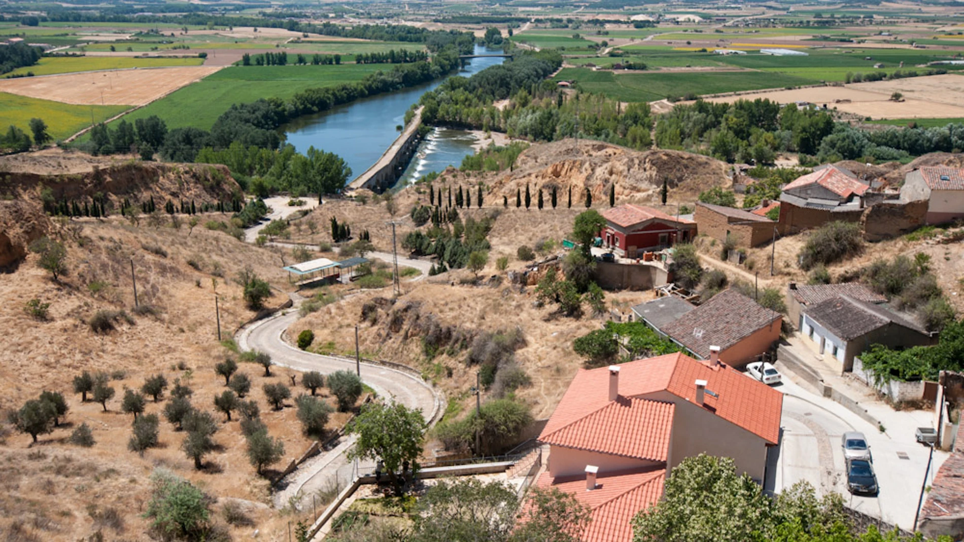 Vista del río Duero a su paso por Toro desde el mirador del Paseo del Espolón