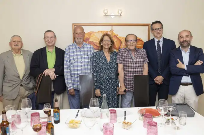 Los presidentes de la Asamblea de Madrid homenajean al periodista Nino Olmeda