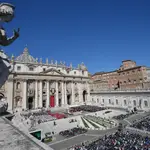 Misa en la Plaza de San Pedro en el Vaticano