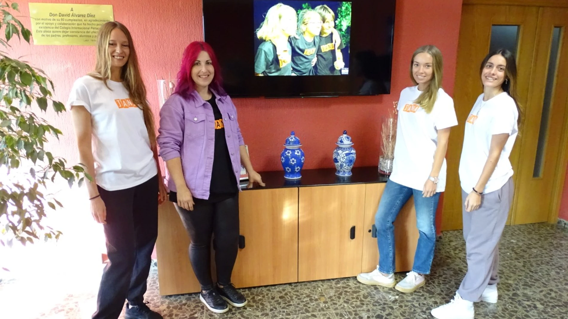 Profesoras de la escuela de artes escénicas JANA de León