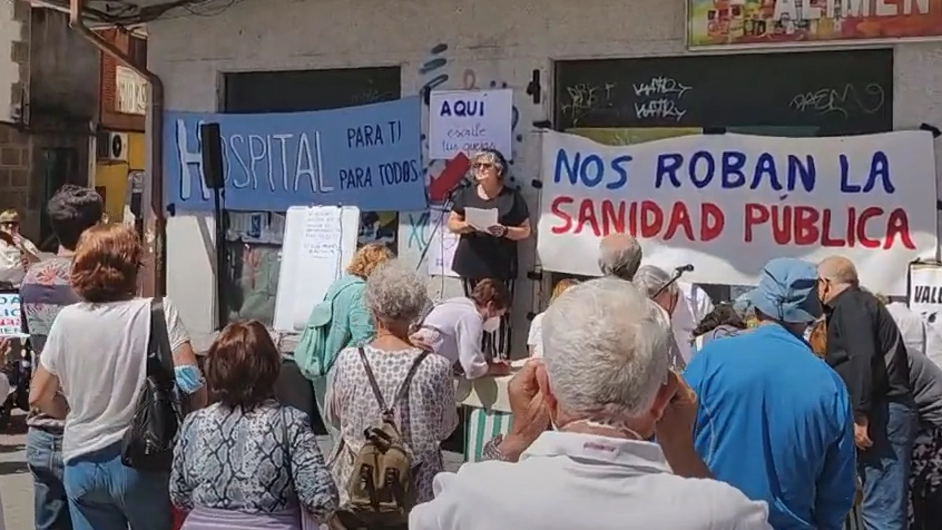 Protesta de los vecinos del Valle del Tiétar en Arenas de San Pedro contra la atención sanitaria que reciben