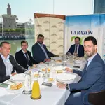 La mesa, moderada por el delegado de LA RAZÓN, José Lugo, tuvo lugar en el restaurante Abades Triana de Sevilla