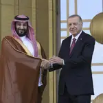 Recep Tayyip Erdogan con el príncipe saudí Mohammed bin Salman