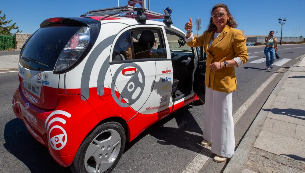 La consejera de Movilidad y Transformación Digital, María González Corral, asiste a la presentación del vehículo autónomo promovido por Cesvimap