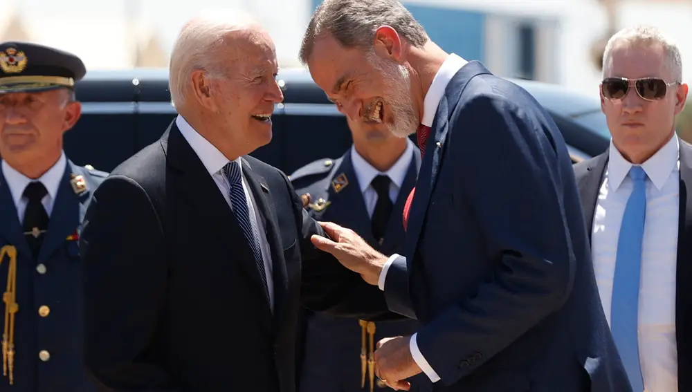 El Rey recibe a Biden en la Base Aérea de Torrejón