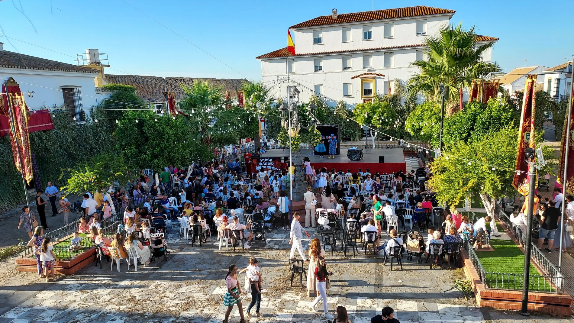 La Plaza de España de Hinojos, durante las fiestas del Corpus de este año