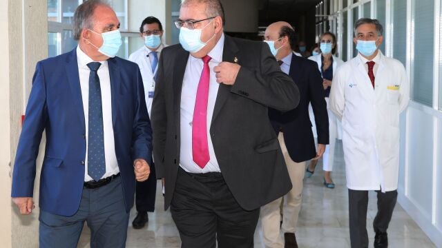 El consejero de Sanidad, Alejandro Vázquez asiste a la presentación del nuevo gerente del Complejo Asistencial Universitario de Palencia, José Jolín