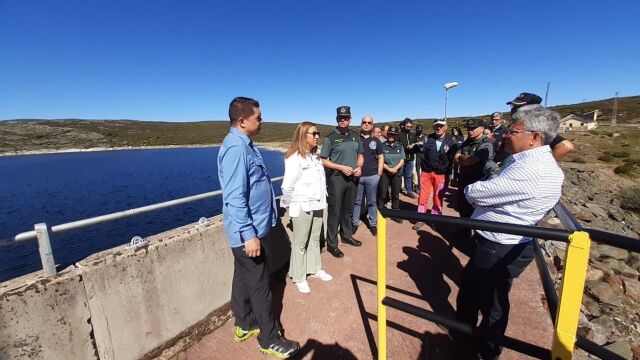 La delegada del Gobierno Virginia Barcones visita a los ejercicios de entrenamiento de la implantación del Plan de Emergencia de las presas de la central hidroeléctrica de Moncabril