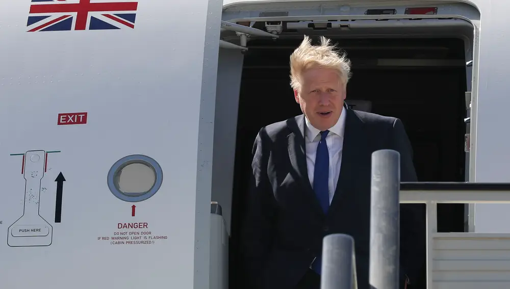 El primer ministro del Reino Unido, Boris Johnson, este martes a su llegada a la Base Aérea de Torrejón de Ardoz