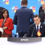 La ministra de Defensa, Margarita Robles y el presidente del Gobierno, Pedro Sánchez, durante la primera jornada de la Cumbre de la OTAN 2022 en el Recinto Ferial IFEMA MADRID, a 29 de junio de 2022, en Madrid (España)