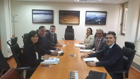 El consejero Mariano Veganzones junto a los representantes de ATA y TRADE crean la Mesa del Autónomo