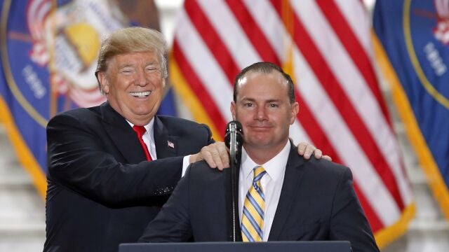 Donald Trump con el senador Mike Lee