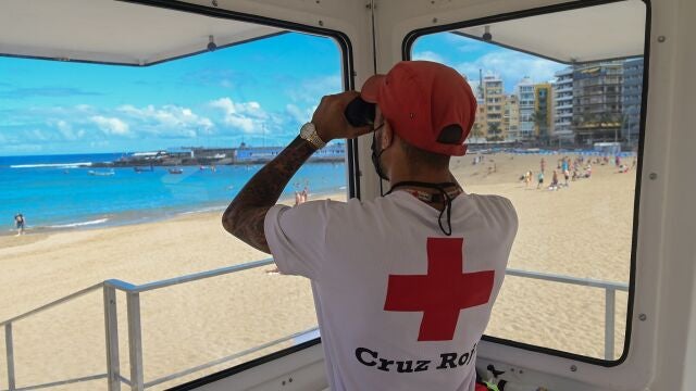 Fallece ahogado un bañista de 45 años en la playa del Carabassí de Elche (Alicante)