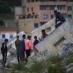 Ambiente en la ciudad de Ceuta en los días posteriores al asalto a la valla desde el territorio marroquí donde se intensificaron los controles policiales y se están produciendo detenciones de los inmigrantes ilegales que circulaban por el centro de la ciudad.