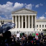 Manifestantes frente al Tribunal Supremo en Washington DC, EE UU